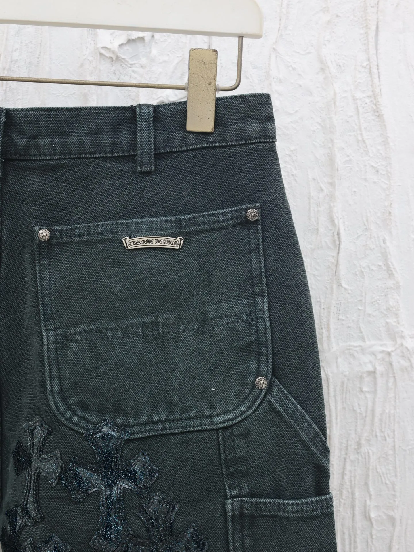 🅿️560 Come Heart*/Cro Heart Ch Starry Sky Cross Genuine Leather Patch Work Jeans. The washing process uses a combination of multiple processes such as heavy fermentation, washing and frying, spraying with horse and so on. Genuine leather patches, straight hem design, frayed feet, and accessories and hardware all customized in matching colors to achieve perfect consistency.  Size: 31/32/33/34